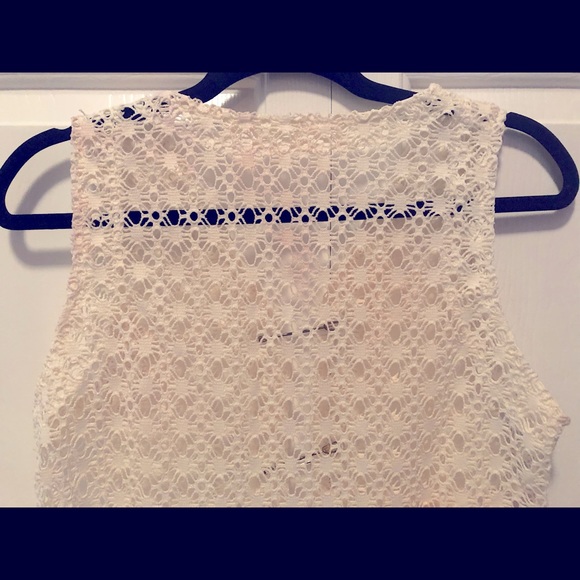 New Crocheted Lightweight Elegant Vest/Top - Picture 9 of 11